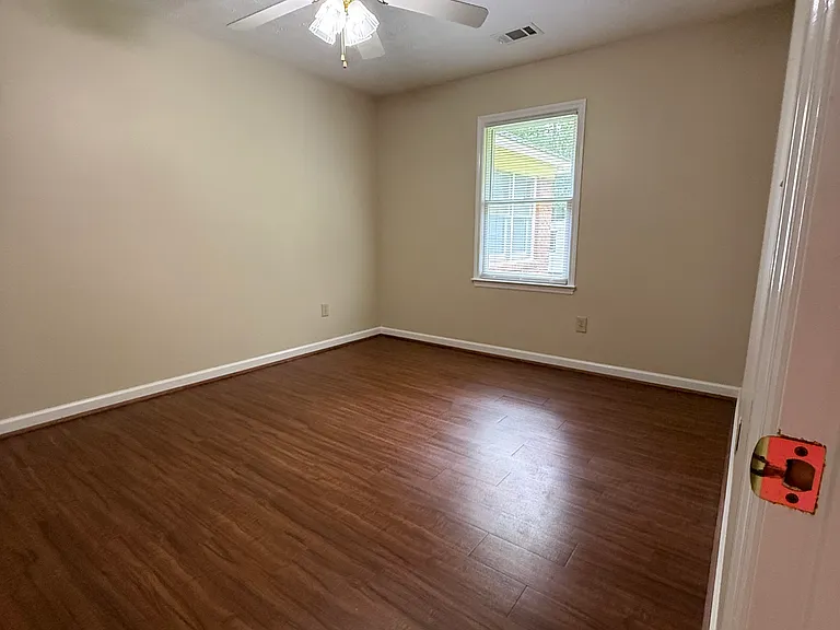 1085 Terry Ln — Photo 15
