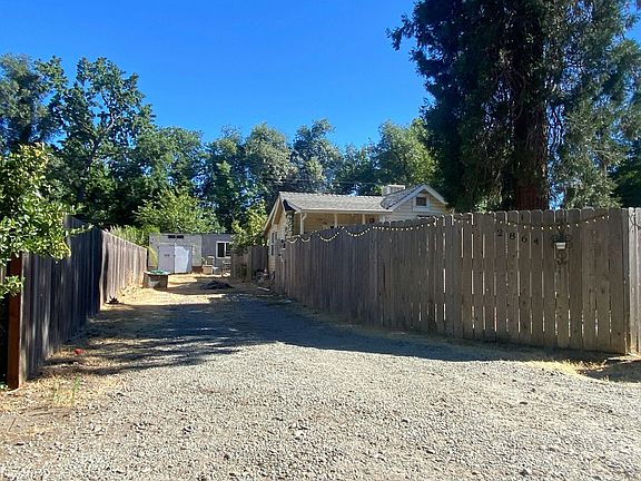2nd image of 2864 Kelly Ln