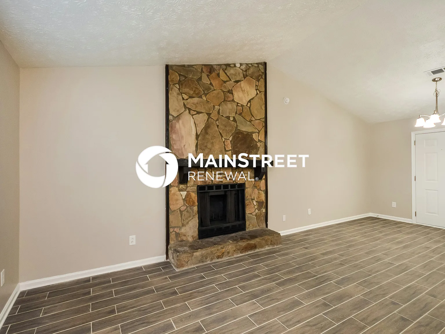 6096 Creekford Dr — Photo 3