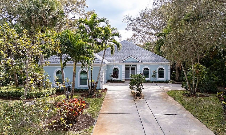 1st image of 1485 Shorelands Dr E