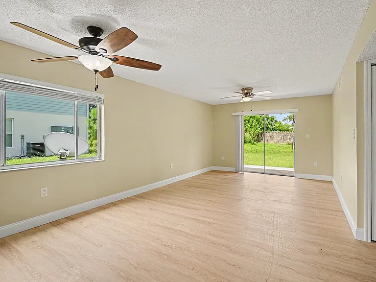 2290-2296 Fox Hollow Dr — Photo 5