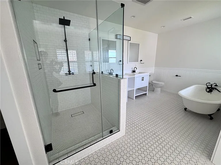 2716 S La Salle Ave — Photo 34
