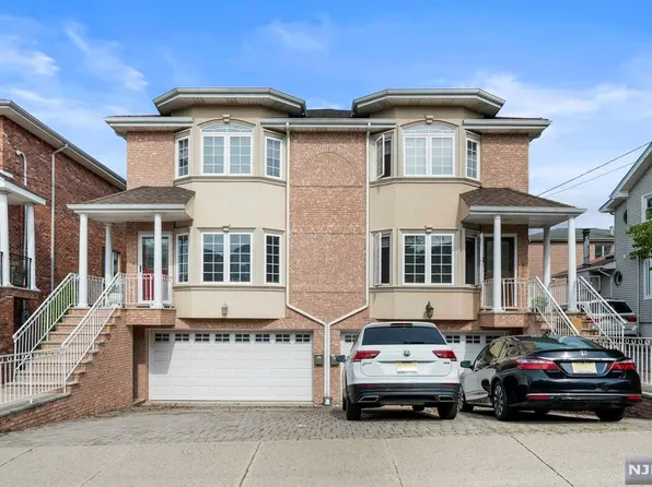 29 Delia Blvd #A, Palisades Park, NJ 07650