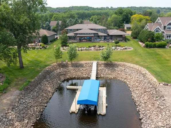 515 Lakeside Dr S, Bayport, MN 55003