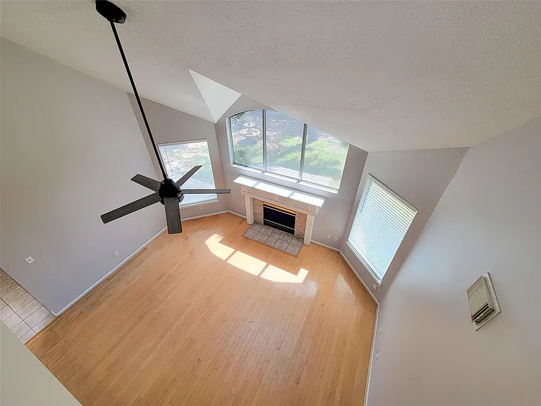 9410 Barretts Glen Ct — Photo 27