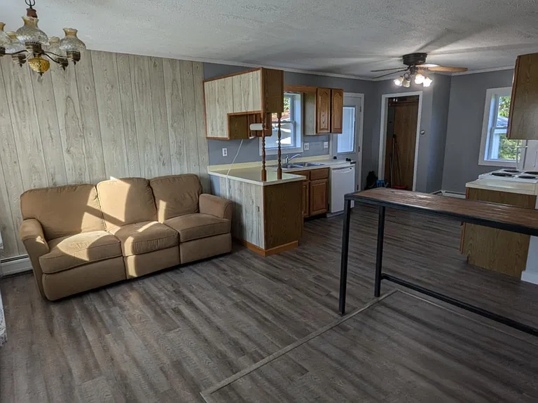 1518 Border Rd — Photo 6