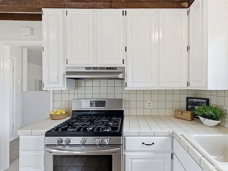 926 Kornblum Ave — Photo 10
