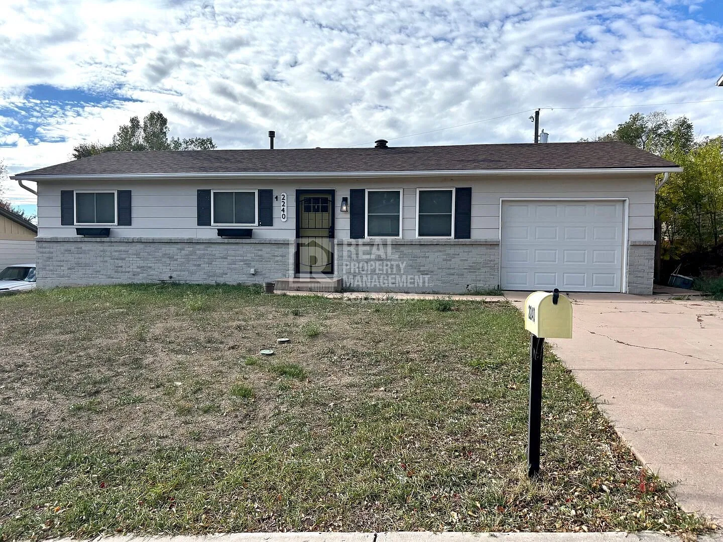 Welcome Home to Comfort & Convenience! — Photo 1
