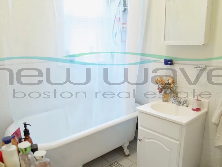 51 Queensberry St #14 — Photo 4