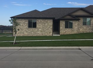 9045 Mohave Dr, Lincoln, NE 68516