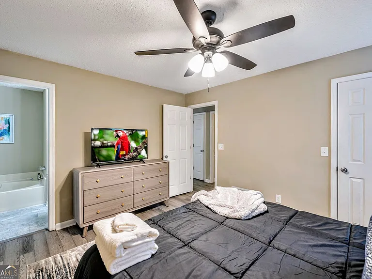 221 Remington Ln — Photo 8