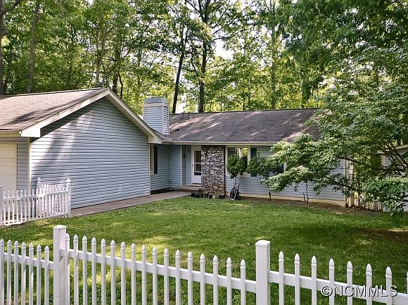 1st image of 23 Muirfield Dr