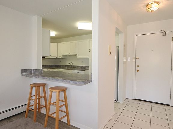 3rd image of 420 Home Ave APT 302N