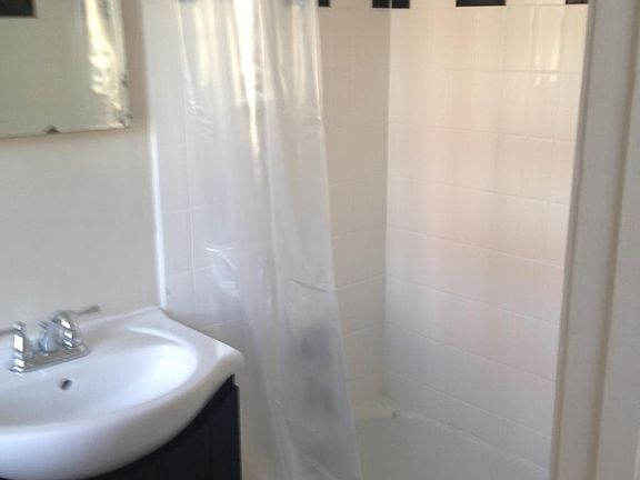 4th image of 957 N Main St APT 1