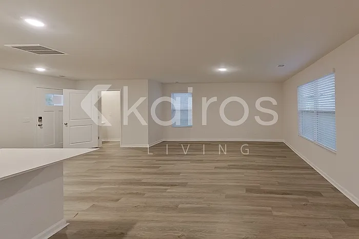 130 Inez Ave — Photo 10