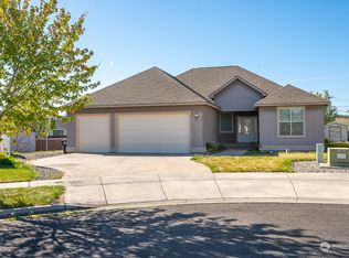 618 Torrey Pines Dr, Moses Lake, WA 98837