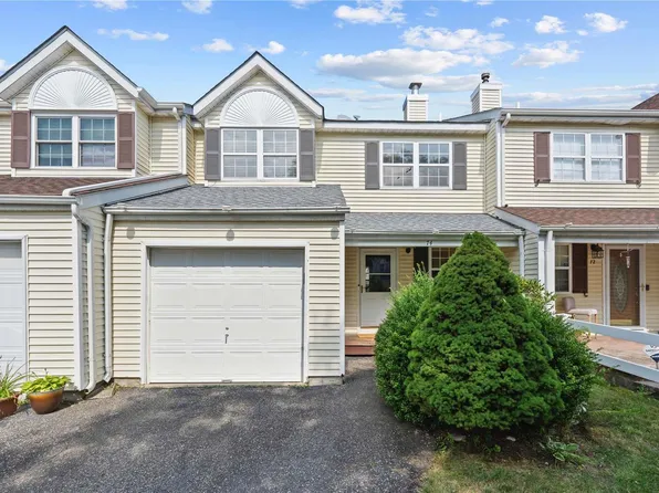 74 Beech Street, Central Islip, NY 11722