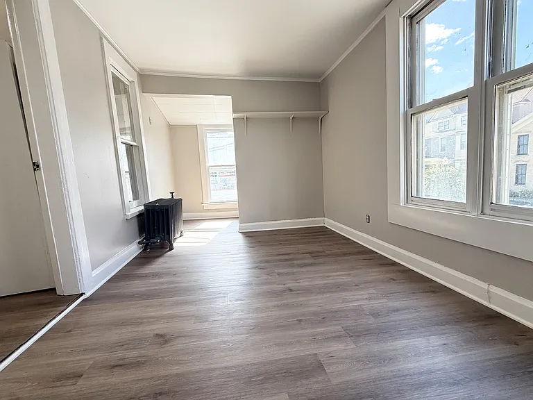 221 N Pinckney St — Photo 3