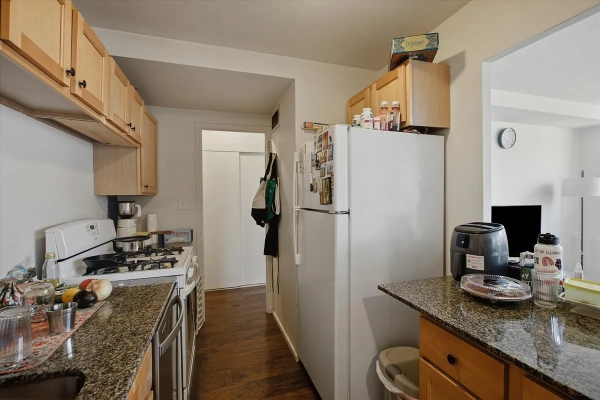 2 bed, $2,400 — Photo 3