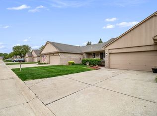 23577 Suttons Bay Dr, Clinton Township, MI 48036