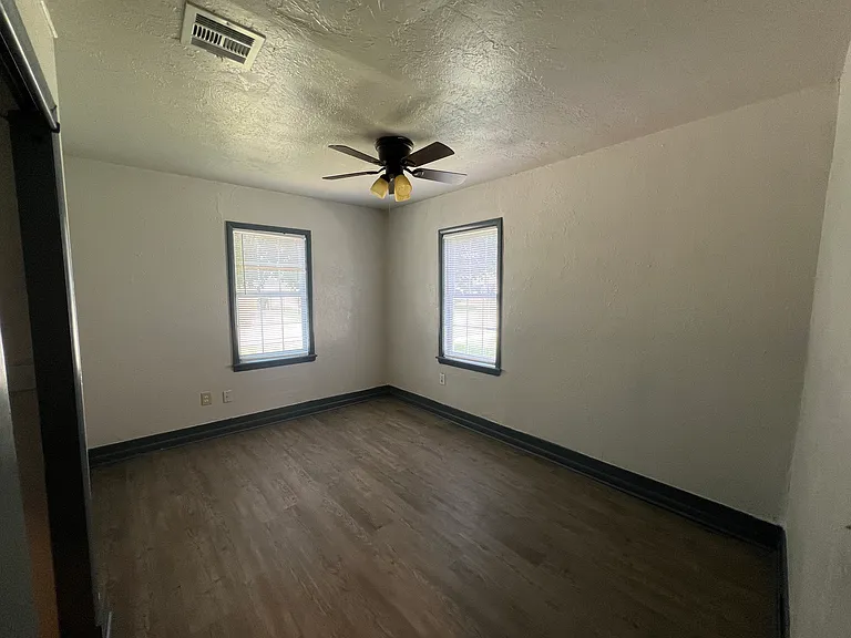 210 E Johnson St — Photo 16