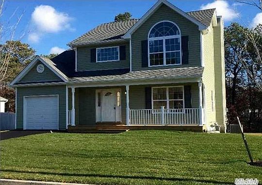 1st image of 10 Chauncey Ln