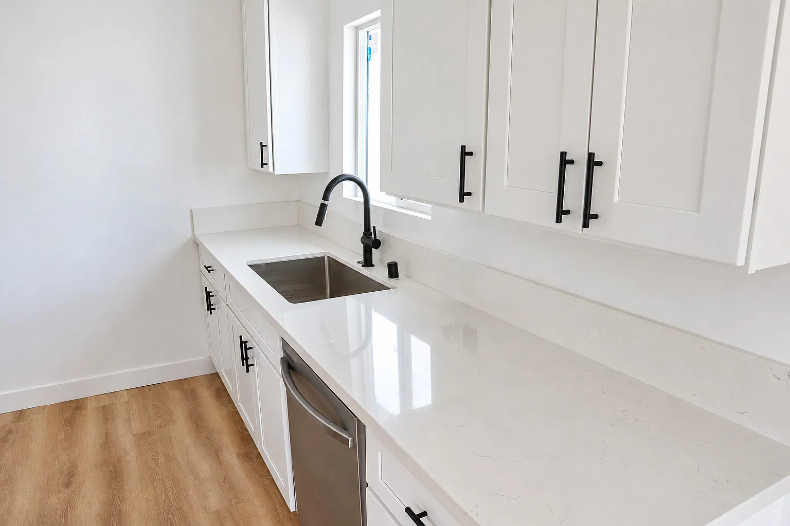 1 bed, 750 sqft, $2,200 — Photo 3