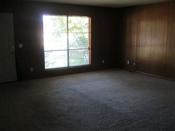 2nd image of 207A S Baker St