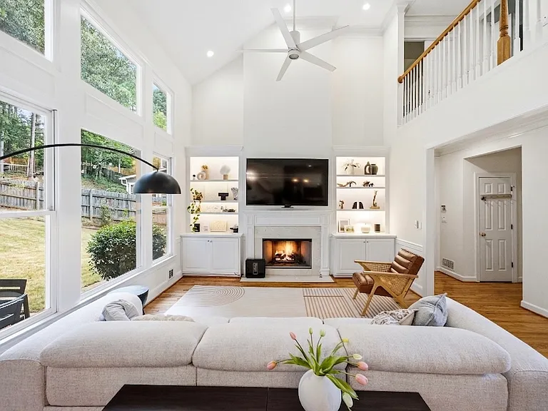 5008 Highland Oaks Ct SE — Photo 2