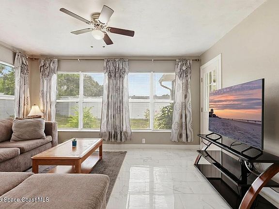 3rd image of 2567 Andrews Ave