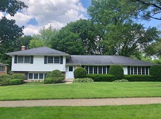 716 Prospect Ave, Barrington, IL 60010