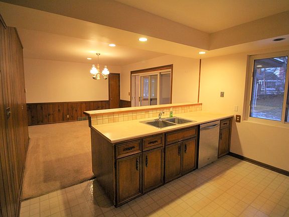 5th image of 2719 Leelanau Dr NE