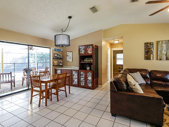 3rd image of 1035 SW Aurelia Ave