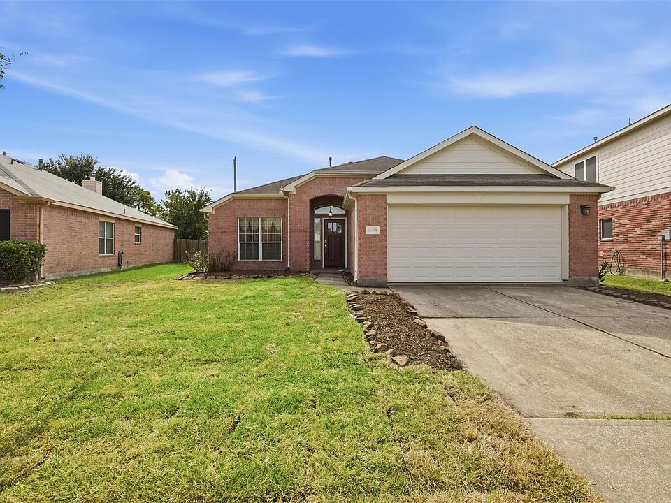 1st image of 1903 Manor Dr