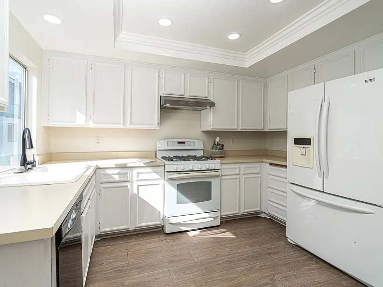 789 W 18th St #1A — Photo 15