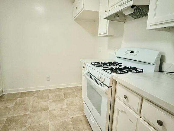 4th image of 11628 Gurley Ave #12