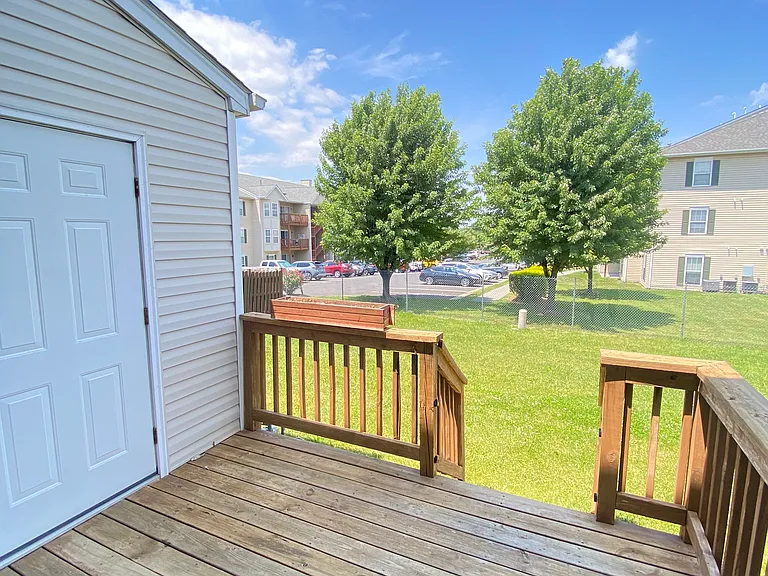 104 Windstone Dr — Photo 17