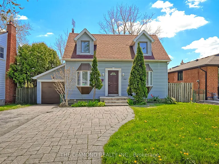3927 Bloor St W — Photo 2