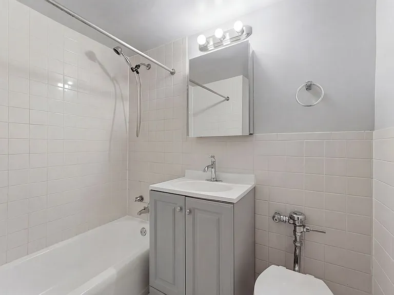 6012 N Kenmore Ave — Photo 5
