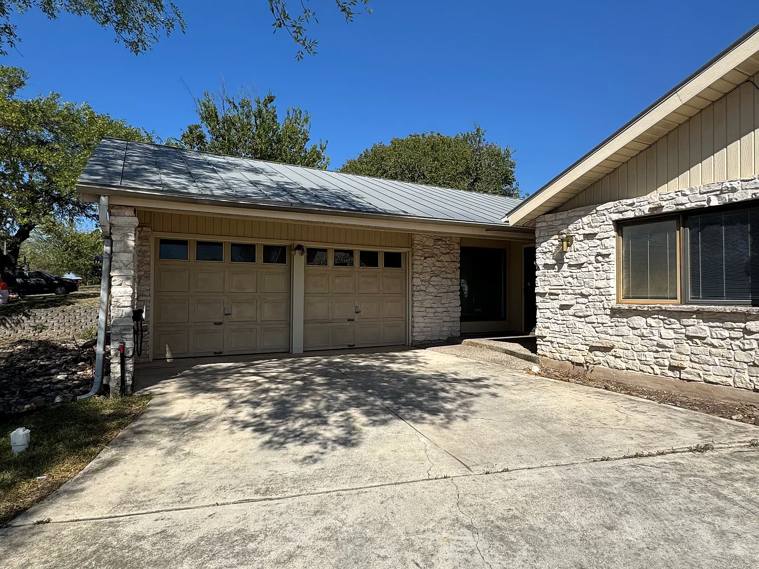 4 bed, 1844 sqft, $2,295 — Photo 3