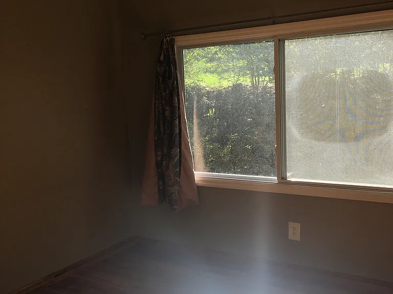 8'10"x8'10" bedroom