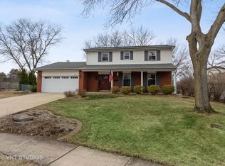 2037 Brentwood Ct, Wheaton, IL