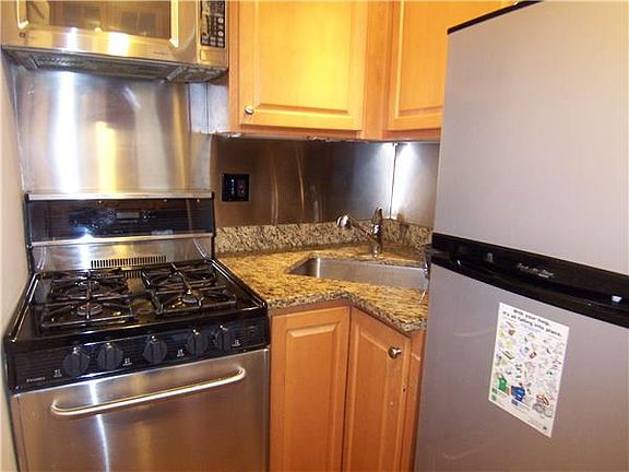 3rd image of 342 E 50th St APT 3A