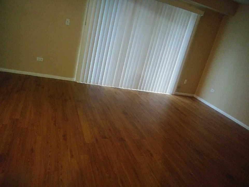2nd image of 1725 Greenwood Rd APT 1B