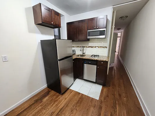 Rented by Avenues Real Estate | media 9