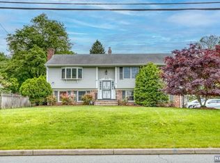 7 E Oak St, Ramsey, NJ 07446