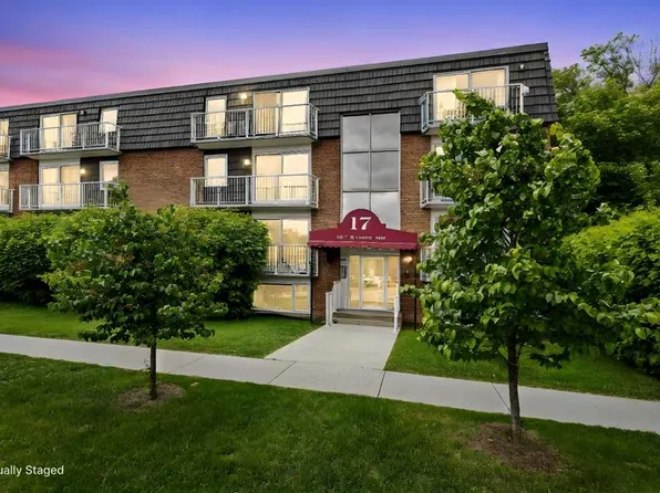 17 E 13th St NW #105, Calgary, AB T2N 1Z1