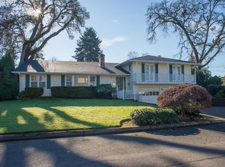 2190 Oakmont Way, Eugene, OR 97401