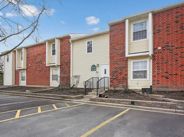 1233 Wyndham Ct APT 204, Palatine, IL 60074