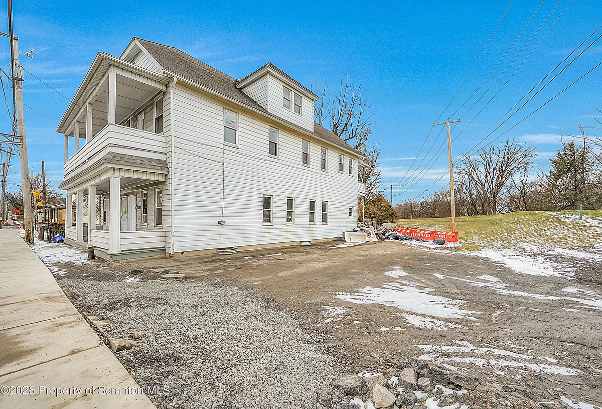 Building Photo - 6 Green Ridge St #2